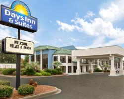 Days Inn & Suites by Wyndham Savannah Midtown