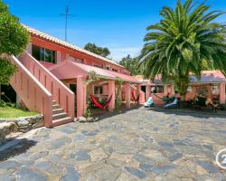 Dolphins Backpackers