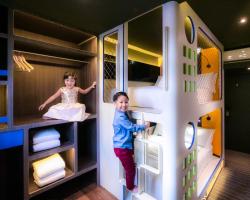 CUBE Family Boutique Capsule Hotel at Chinatown