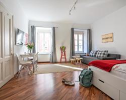 Rooms & Apartments