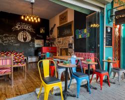 Cheers Midtown Hostel