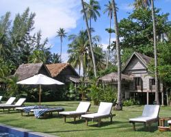 Bon Ton Antique Wooden Villas