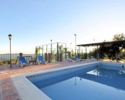 Comfortable Cottage in Periana with Swimming Pool