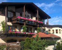 Dietrichsteinerhof Apartments & Rooms