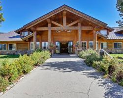 Headwaters Lodge & Cabins at Flagg Ranch