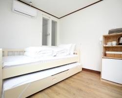 24 Guesthouse Sinchon Hongdae