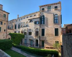 Palazzo Contarini Della Porta Di Ferro