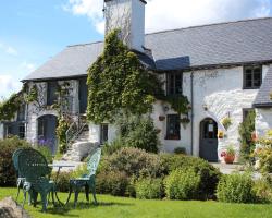 Dolgun Uchaf Guesthouse and Cottages in Snowdonia