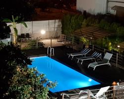 Il Giardino Di Flora con Piscina & Jacuzzi