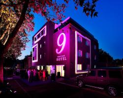Hotel 9