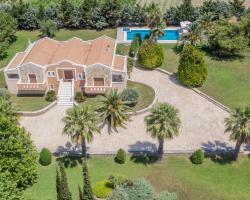 Leone Luxury Villas