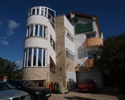 Apartments and bungalows vila Dalibor
