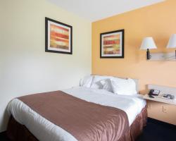 Days Inn by Wyndham New Philadelphia