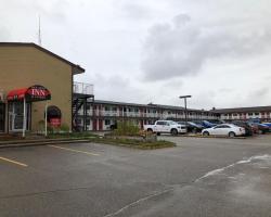 Red Deer Inn & Suites