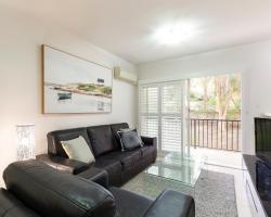Cremorne Self-Contained Modern Two-Bedroom Apartment (4 RAN)