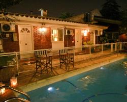 Bernie's Bed & Breakfast , A 3 KILOMETROS DEL AEROP EZEIZA, VAN ,IN-OUT, FREE EZEIZA AIRPORT