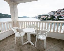 Apartments Tiha Luka