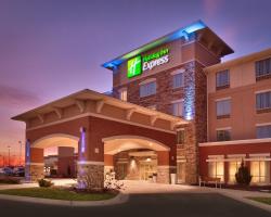 Holiday Inn Express & Suites Overland Park, an IHG Hotel