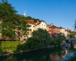 AdHoc Hostel