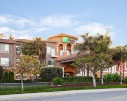 Holiday Inn Express & Suites Corona, an IHG Hotel