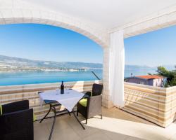 Holidays Apartments Slanada with Terrace and Sea View, Near the Beach & Town Trogir, Free Parking, Quiet Place on Peninsula Čiovo