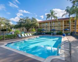 La Quinta Inn by Wyndham Deerfield Beach I-95 at Hillsboro E