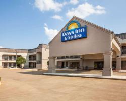 Days Inn & Suites by Wyndham Tyler