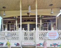 Houseboat Zaindari Palace