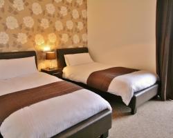 ワーウィック プレイス アパートメンツ