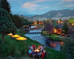 Rustic Inn Creekside