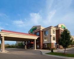 Holiday Inn Express Hotel & Suites Detroit - Farmington Hills, an IHG Hotel