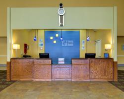 Holiday Inn Express Hotel & Suites Kansas City Sports Complex by IHG
