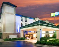 Holiday Inn Express Fayetteville, an IHG Hotel