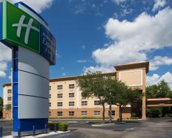 Holiday Inn Express & Suites Plant City, an IHG Hotel