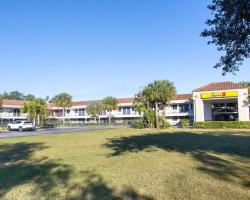 Super 8 by Wyndham Naples