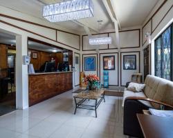 Spinnaker Inn of Naples