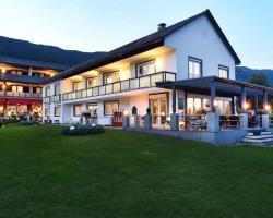 Hotel Garni "Kärnten Inn" mit direktem Seezugang und E-Ladestation