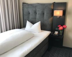 ROSS Hotel