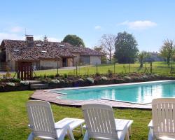 Maison de 2 chambres avec piscine partagee et jardin amenage a Agnac