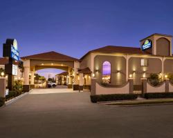 Days Inn & Suites by Wyndham Houston Hobby Airport