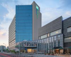 Holiday Inn Express Shanghai Jinqiao Central, an IHG Hotel