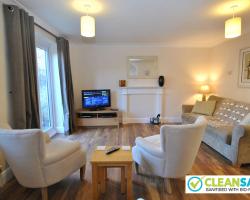 Cosy 2-Bedroom Cottages in Central Windsor