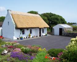 An Caladh Gearr Thatch Cottage