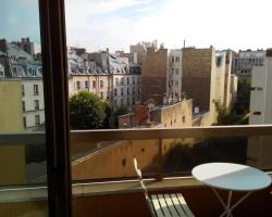 Bright apartment close to Champs Elysées