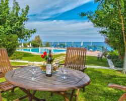 Loukas Apartments On The Waves