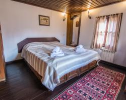 Parlapanova Guest House - Pool Access