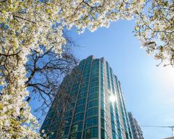 Rosedale on Robson Suite Hotel