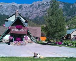 Twin Peaks Lodge & Hot Springs