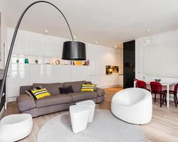 Squarebreak - Beaux-Arts Apartment