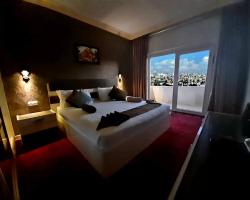 Balcony Hotel